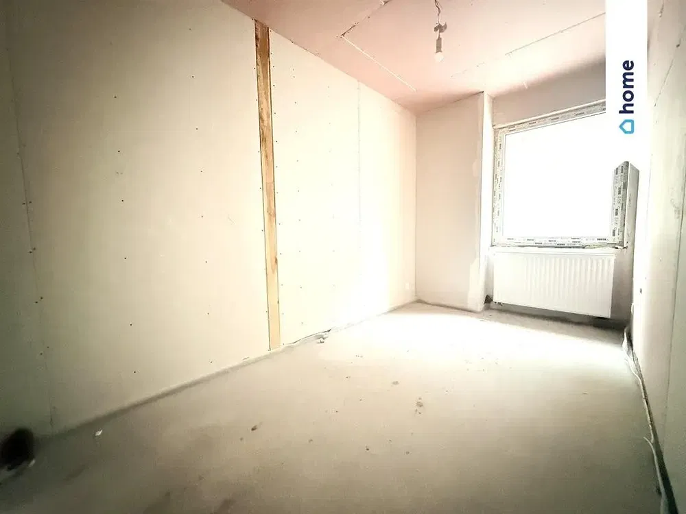 Mutfak; mutfak aletleri, ahşap zemin, doğal ışık, modern stil, tadilatlı