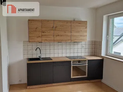 Soggiorno; pavimento in legno, luce naturale, stile moderno, soffitti alti