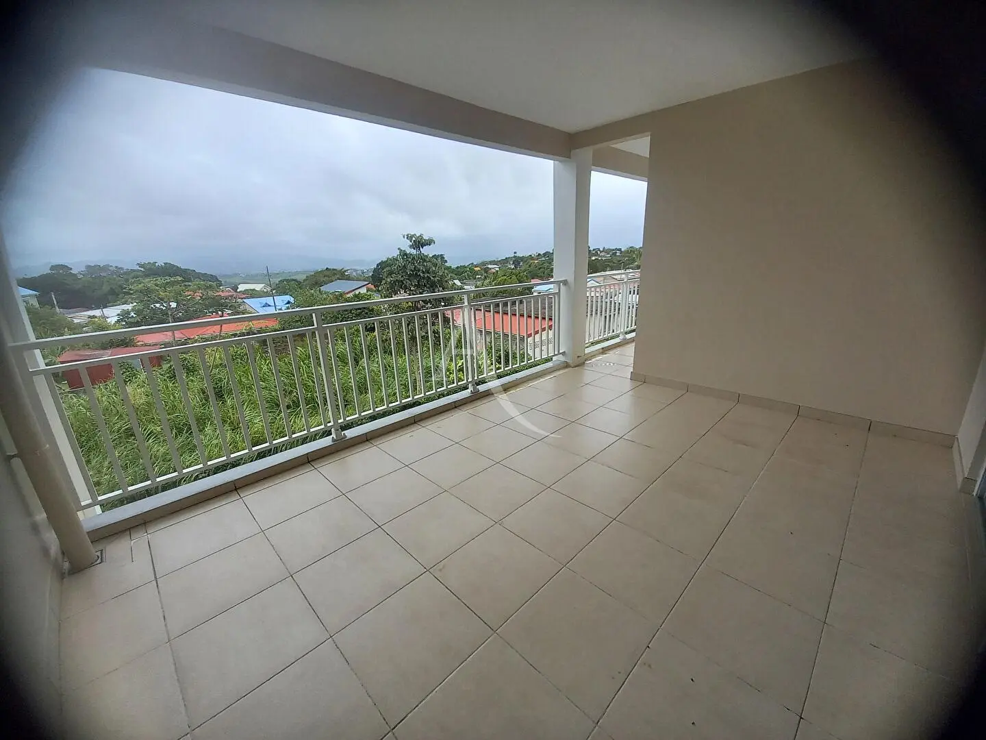 Living room; wood floor, natural light, modern style, high ceiling