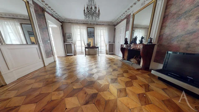 Wohnzimmer; holzboden, tageslicht, moderner stil, hohe decken