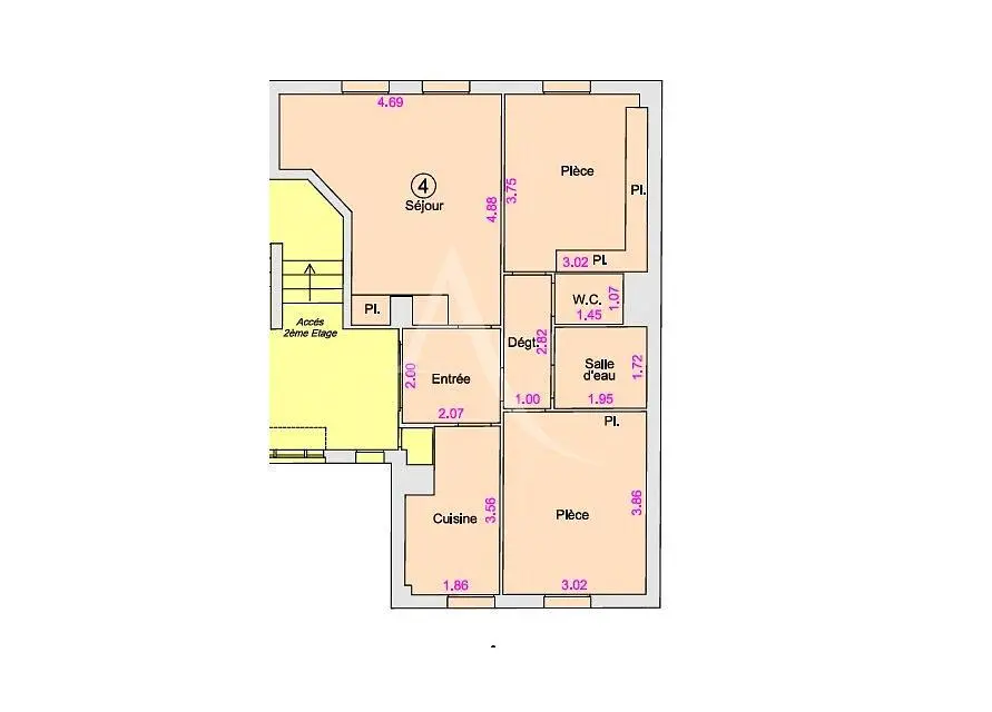 Obývací pokoj; dřevěná podlaha, přirozené světlo, moderní styl, vysoké stropy