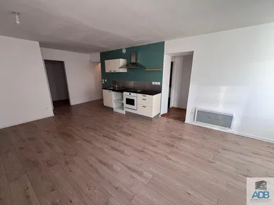 Dnevna soba; drveni pod, prirodno svjetlo, moderni stil, visoki plafoni