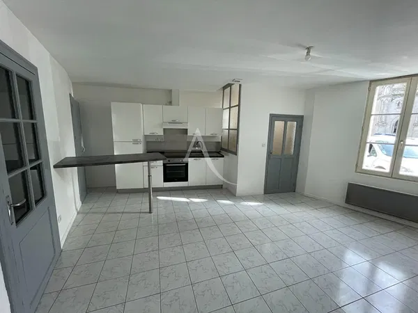 Living room; wood floor, natural light, modern style, high ceiling