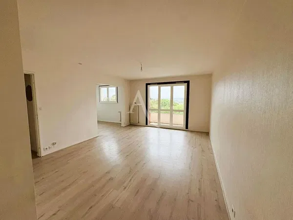 Küche; küchengeräte, holzboden, tageslicht, moderner stil, renoviert