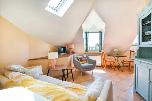 مطبخ; أجهزة المطبخ, أرضية خشبية, ضوء طبيعي, أسلوب عصري