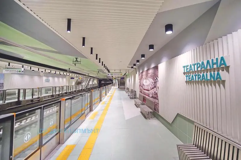 Salon; parquet, lumière naturelle, style moderne, hauteur sous plafond