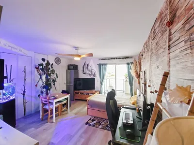 Küche; küchengeräte, holzboden, tageslicht, moderner stil, renoviert