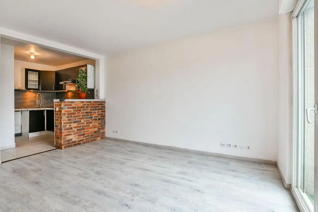 Dnevna soba; drveni pod, prirodno svjetlo, moderni stil, visoki plafoni