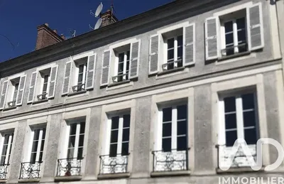 Kuhinja; kuhinjski aparati, pločice, prirodno svjetlo, moderni stil, renoviran