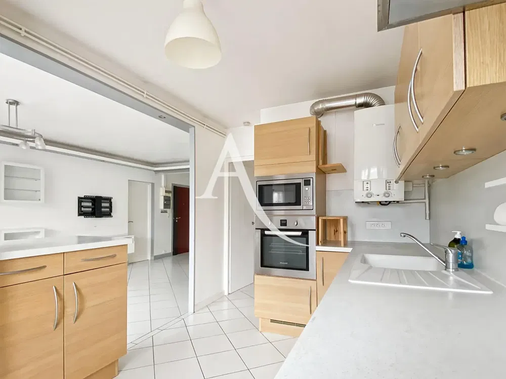 Küche; küchengeräte, holzboden, tageslicht, moderner stil, renoviert