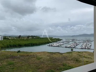 Cucina; elettrodomestici, pavimento in legno, luce naturale, stile moderno, ristrutturato