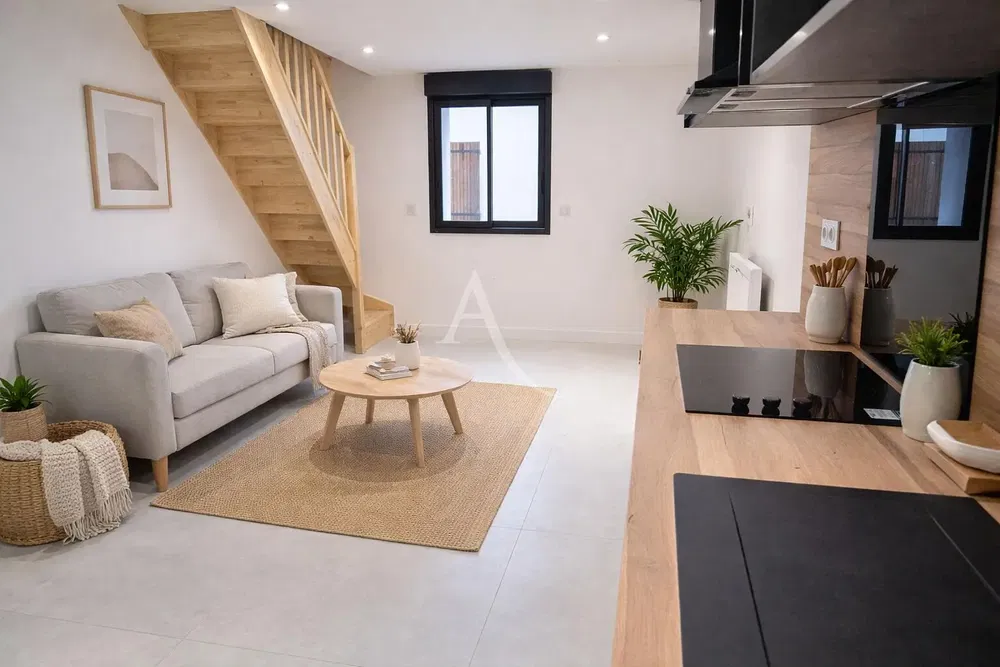 Кухиња; кухињски апарати, дрвени под, природно светло, модерни стил, реновиран