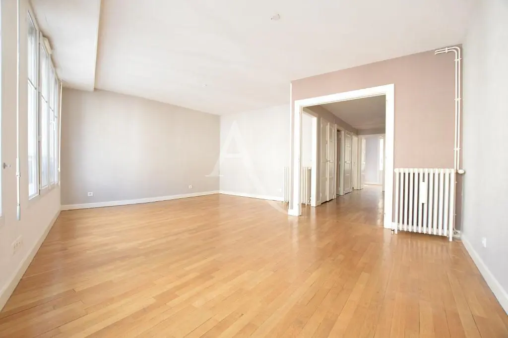 مطبخ; أجهزة المطبخ, أرضية خشبية, ضوء طبيعي, أسلوب عصري, مجدد