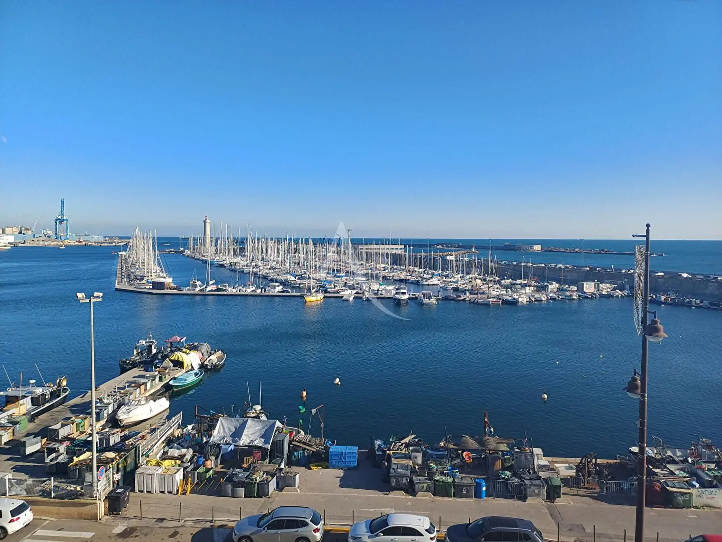 مطبخ; أجهزة المطبخ, أرضية خشبية, ضوء طبيعي, أسلوب عصري, مجدد