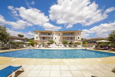 مطبخ; أجهزة المطبخ, أرضية خشبية, ضوء طبيعي, أسلوب عصري, مجدد