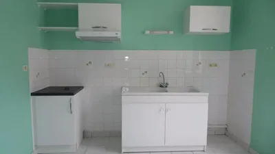 مطبخ; أجهزة المطبخ, أرضية خشبية, ضوء طبيعي, أسلوب عصري, مجدد