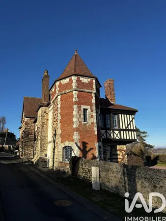 Woonkamer; houten vloer, natuurlijk licht, moderne stijl, hoge plafonds