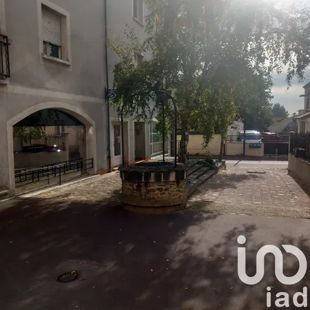 Σαλόνι; ξύλινο πάτωμα, φυσικό φως, μοντέρνο στυλ, ψηλά ταβάνια