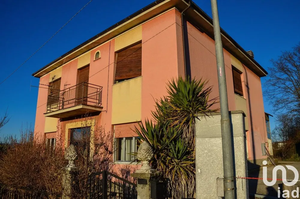 Кухиња; кухињски апарати, дрвени под, природно светло, модерни стил, реновиран