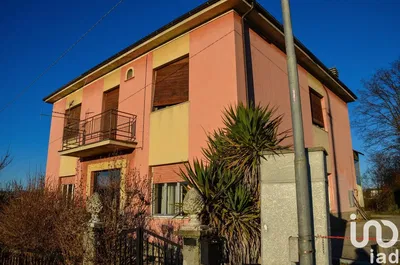 Кухиња; кухињски апарати, дрвени под, природно светло, модерни стил, реновиран