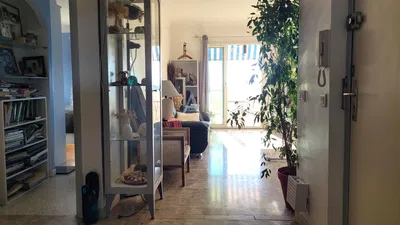 Κουζίνα; συσκευές κουζίνας, ξύλινο πάτωμα, φυσικό φως, μοντέρνο στυλ, ανακαινισμένο