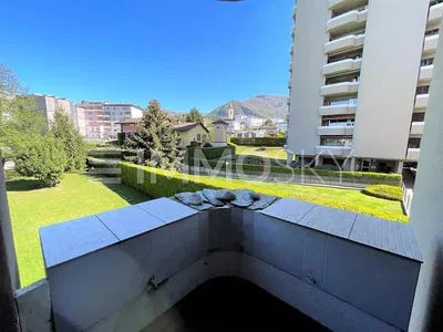 Living room; wood floor, natural light, modern style, high ceiling