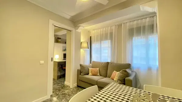 Cucina; elettrodomestici, pavimento in legno, luce naturale, stile moderno, ristrutturato