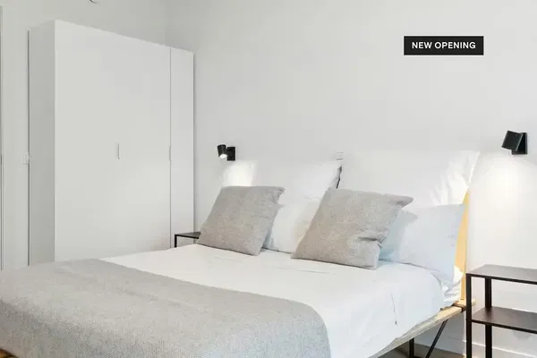 Kuhinja; kuhinjski aparati, drveni pod, prirodno svjetlo, moderni stil, renoviran