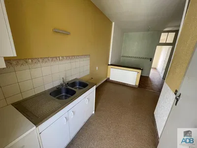 Κουζίνα; συσκευές κουζίνας, ξύλινο πάτωμα, φυσικό φως, μοντέρνο στυλ, ανακαινισμένο