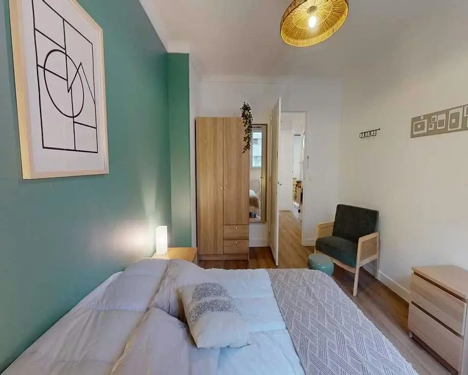 Bedroom; wood floor, natural light, modern style, high ceiling