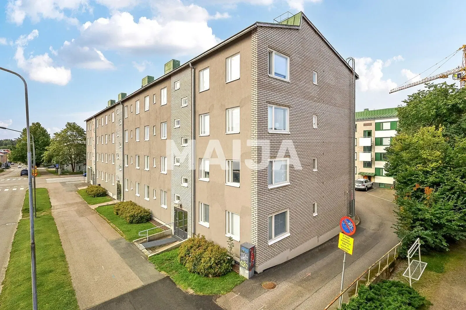 Dnevni boravak; drveni pod, prirodna svjetlost, moderan stil, visoki stropovi