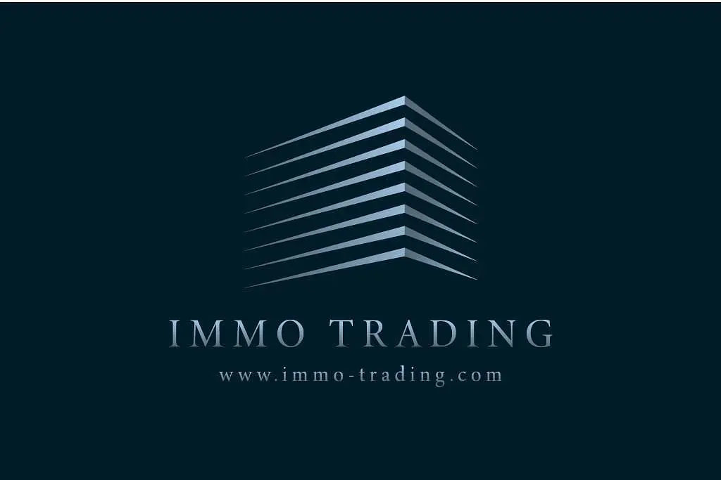 Living room; wood floor, natural light, modern style, high ceiling