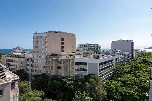 Κουζίνα; συσκευές κουζίνας, ξύλινο πάτωμα, φυσικό φως, μοντέρνο στυλ, ανακαινισμένο