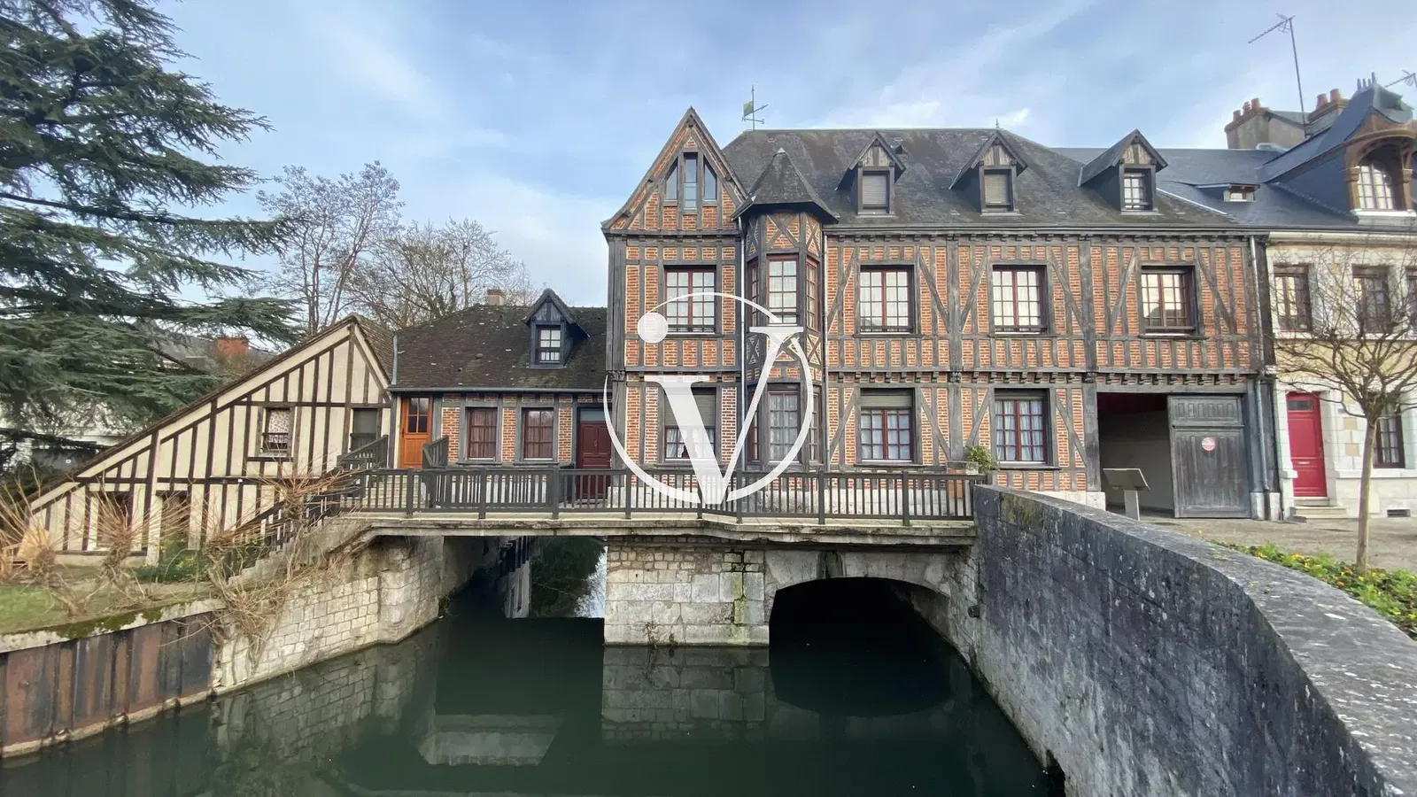 Küche; küchengeräte, holzboden, tageslicht, moderner stil, renoviert