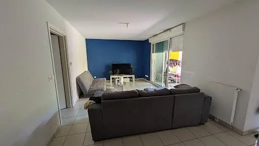 Cozinha; eletrodomésticos, chão de azulejo, luz natural, estilo moderno, renovado