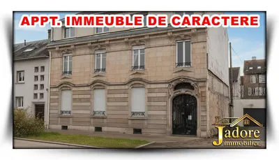 Wohnzimmer; holzboden, tageslicht, moderner stil, hohe decken