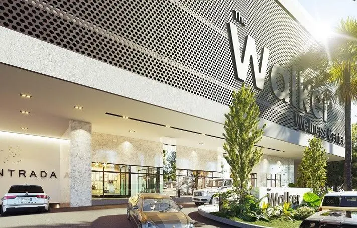 Obývací pokoj; dřevěná podlaha, přirozené světlo, moderní styl, vysoké stropy