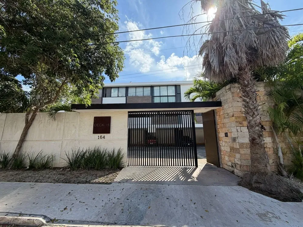 Living room; wood floor, natural light, modern style, high ceiling