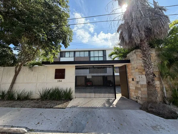 Living room; wood floor, natural light, modern style, high ceiling