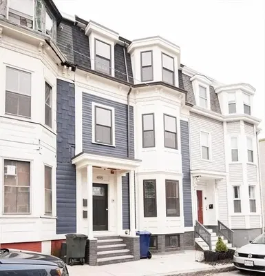 Salon; parquet, lumière naturelle, style moderne, hauteur sous plafond