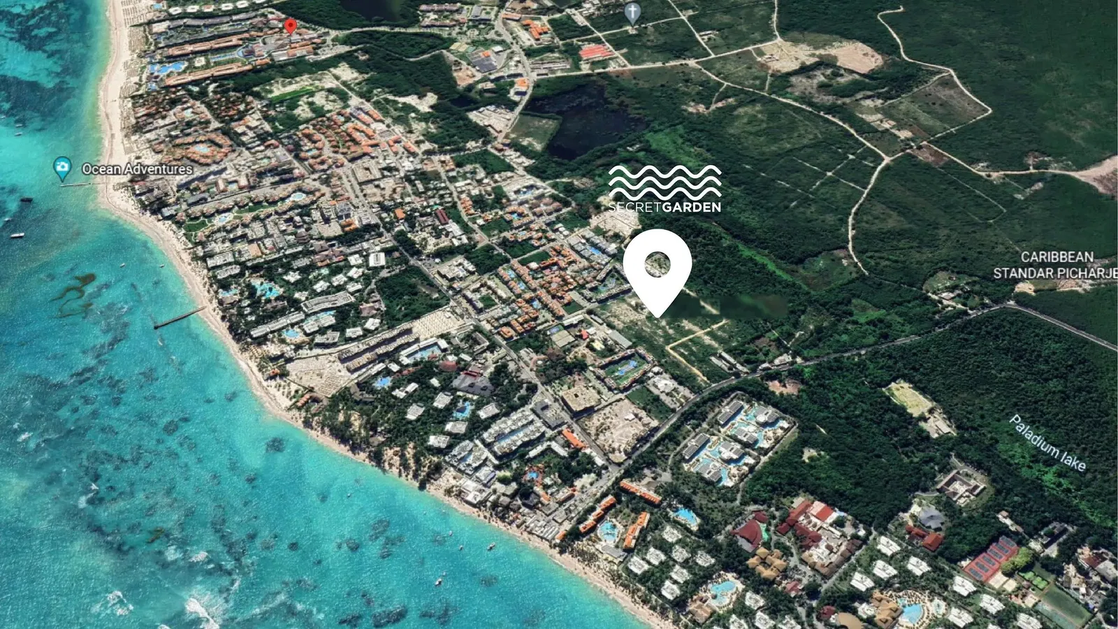 Salon; parquet, lumière naturelle, style moderne, hauteur sous plafond