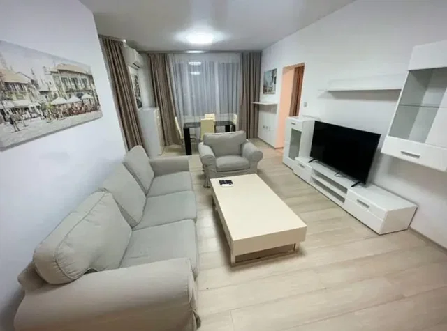 Salón; suelo de madera, luz natural, estilo moderno, techos altos