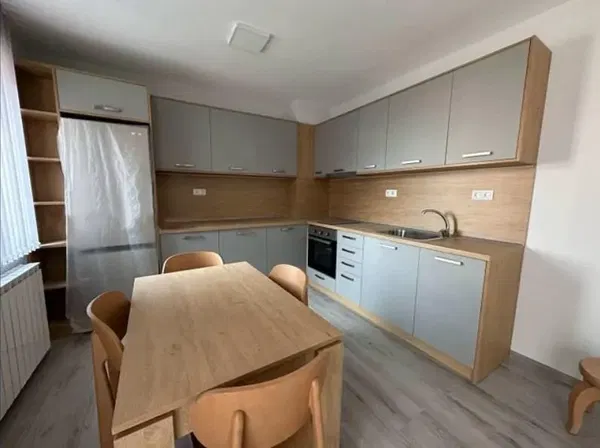 Küche; küchengeräte, holzboden, tageslicht, moderner stil, renoviert