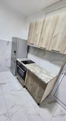 Salón; suelo de madera, luz natural, estilo moderno, techos altos