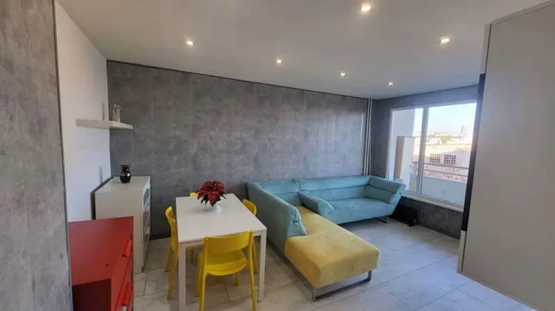 Küche; küchengeräte, holzboden, tageslicht, moderner stil, renoviert