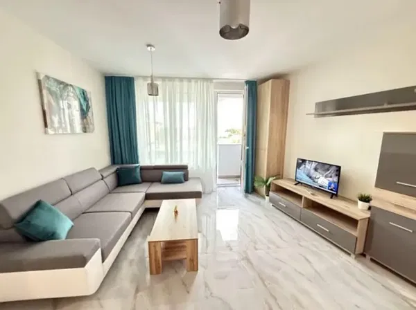Living room; wood floor, natural light, modern style, high ceiling
