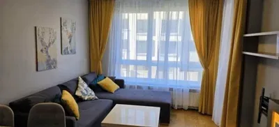 Salón; suelo de madera, luz natural, estilo moderno, techos altos