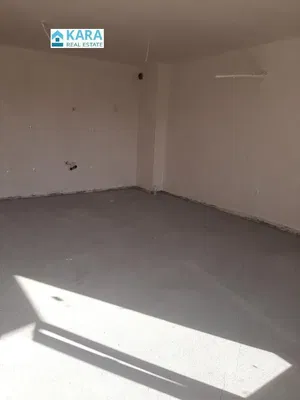 Living room; wood floor, natural light, modern style, high ceiling