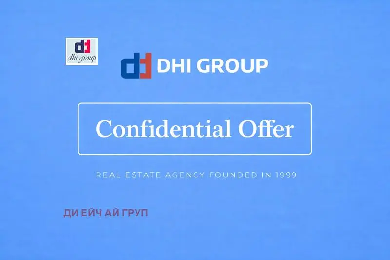 Living room; wood floor, natural light, modern style, high ceiling