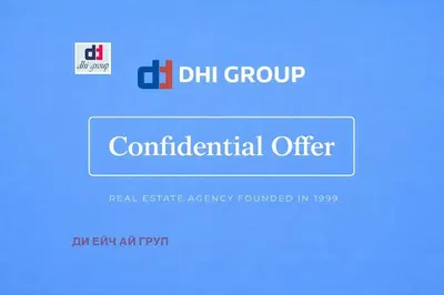 Living room; wood floor, natural light, modern style, high ceiling